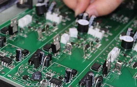 PCBA加工貼片元器件與插件元器件的區(qū)別在哪？
