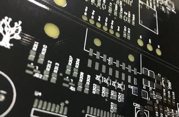 如何確定PCB的基板材料？